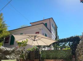 Viesnīca ar autostāvvietu Pink House Garden pilsētā Monterosso al Mare