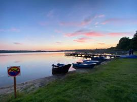 Ferienwohnung 3 Zimmer am See Nähe Danzig, ξενοδοχείο σε Zawory