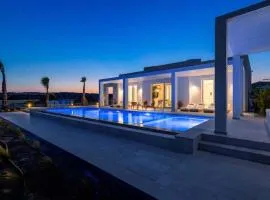 Haus in Notia Rodos mit flachem Pool und schöner Aussicht