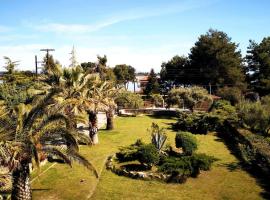 Villa next to the beach, Hotel in Vourvourou