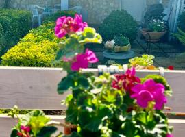 Demetra Apartment Sperlonga, pet-friendly hotel in Sperlonga