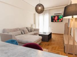 Luxury Pireas Stay New 2BR Urban Escape, hotell i Pireus