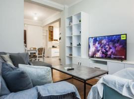 Brand new apt in Zografou, ξενοδοχείο κοντά σε National and Kapodistrian University of Athens - Panepistimioupoli, Αθήνα