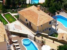 Dreamy Villa Jasmine with Private Pool In Skiathos, budget hotel sa Troulos