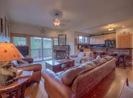 Spacious 4BR with Hot Tub Near BreckConnect Gondola