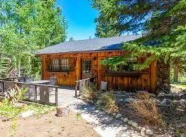 Moose Hut Cabin Dog Friendly and Shared Hot Tub