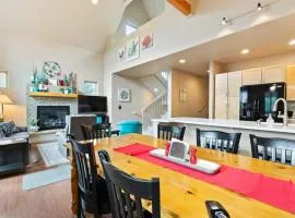 3 BDR Retreat Cozy Home with Private Hot Tub