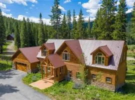 Luxurious 6BDR Getaway with Hot Tub and Mountain Views