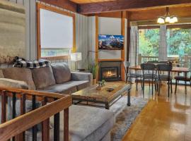 Cozy 2 BR Condo in Town Walk to Main St Skiing, villa in Breckenridge