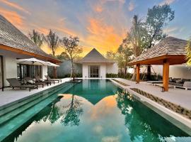 New luxury villa with maid Anchan Tropicana, villa a Ban Phru Champa