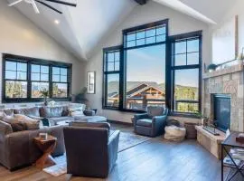 Luxurious 4BR with Hot Tub and Stunning Mountain Views