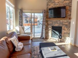 2BR Riverside Chalet Near Trails, vacation rental in Breckenridge