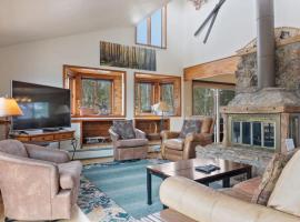 5BR Mountain Retreat with Hot Tub and Sauna, hotel in Silverthorne