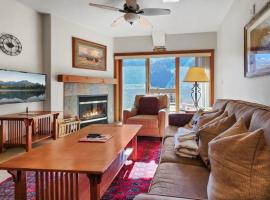 Cozy 2BD Near Free Shuttle and Ski Lifts, vacation home in Dillon