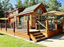 Cozy 1BR Chalet Near Trails & River, hotel with parking in Breckenridge