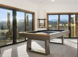 3BR+Loft Modern Mountain Retreat w Hot Tub