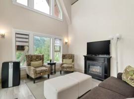 Mountain Majesty: 7-BR Penthouse Perfection With Rooftop Bliss – apartament w mieście Harrison Hot Springs
