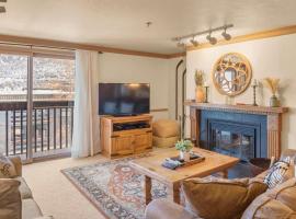 2BR Condo with Amazing Locale Minutes from Slopes, hotelli kohteessa Park City