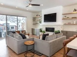 Pristine 3BR with Hot Tub 15min to Park City