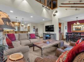 Ski In Ski Out 3BR Steps from Ski Resort, ξενοδοχείο σε Παρκ Σίτι