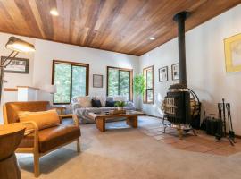 Talmont Pines 4BR Retreat with HOA Beach Access, vacation rental in Tahoe City