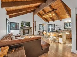 Stylish 3BR Near Trails w Hot Tub