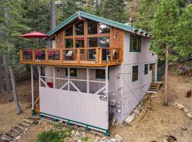 4BR Tahoe Retreat -1 Mile from Private HOA Beach, cottage in Tahoe City