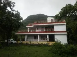 Mesmerising Nisarg Holiday Home in Girivan Hills