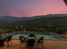 Valley View Villa with Infinity Pool (Epitome99,in), cottage in Āmbavna