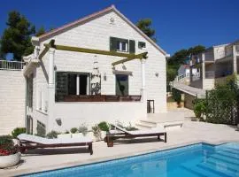 Schönes Ferienhaus Mit Privatem Pool