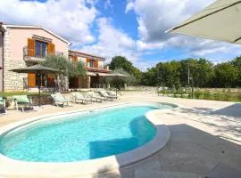Ferienhaus mit Privatpool für 8 Personen ca 250 qm in Radetici, Istrien Binnenland von Istrien