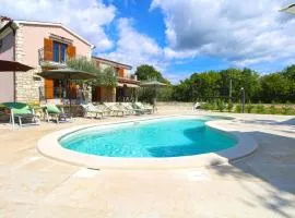 Ferienhaus mit Privatpool für 8 Personen ca 250 qm in Radetici, Istrien Binnenland von Istrien