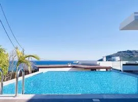Ferienhaus in Vlycha Beach mit privatem Pool und herrlicher Aussicht