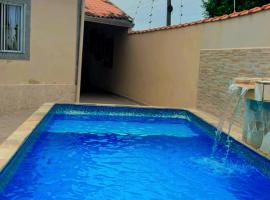 Casa nova com piscina em Itanhaém!!, hotel em Itanhaém
