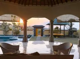 Spacious villa with pool by BaliBenefit