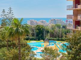 Gran piscina con toboganes ESTUDIO MINERVA MEDITERRANEAN SEA, hotel s golf terenima u gradu 'Benalmádena'