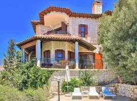 Yarımada Deniz Manzaralı Suit Cindy