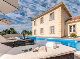 Ferienhaus mit Privatpool für 8 Personen ca 130 qm in Rojnici, Istrien Binnenland von Istrien, hotel in Rojnići