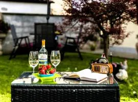 Hostly-Garden House Metato-Apartment with Garden, 15min from sea