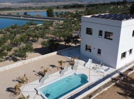 Casita del embalse con encanto: Biar'da bir tatil evi