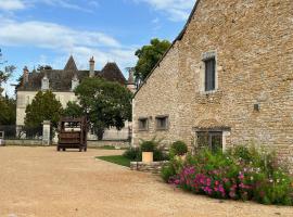 Château du Mauny, gîtes et chambres d'hôtes en Bourgogne, hotel s parkiriščem v mestu Rosey