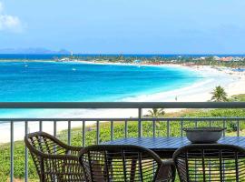 Top floor unit 520 ft2 - 48 m2 with stunning dominant view on ocean, St Barth, Orient Bay, Hotel in Orient Bay