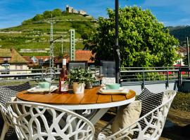 Penthouse Burgblick mit Dachterrasse – hotel w mieście Staufen im Breisgau