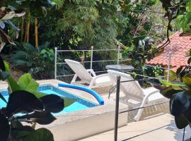 Jungle Beach Bungalow with AC & Fiber optic, homestay in Puerto Viejo