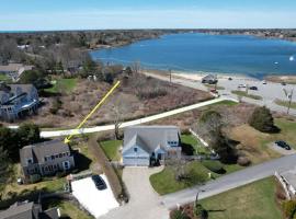 Walk to Main St and Oyster Pond in Chatham, Cottage in Chatham
