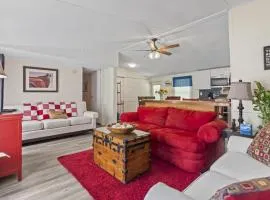 Spacious 2BR Retreat-10 minutes to the Beach! Pet Friendly!