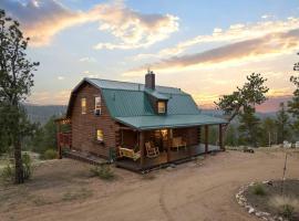 5 Acres! Modern Cabin w/ Pikes Peak View, hotel in Florissant