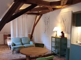 Logis La Vachère, apartamento en Avallon