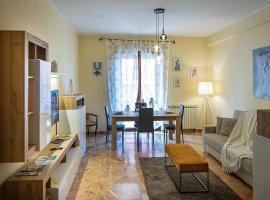 Corno Grande - spacious apartment - 2 baths - Wi Fi- city center - free parking, self catering accommodation in LʼAquila