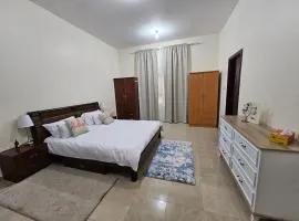 Elena's Apartment Abu Dhabi - room with shared bathroom